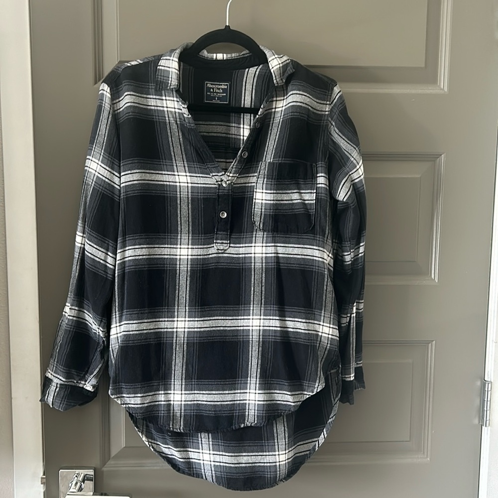Abercrombie Black & White Flannel Half Button Down - Small